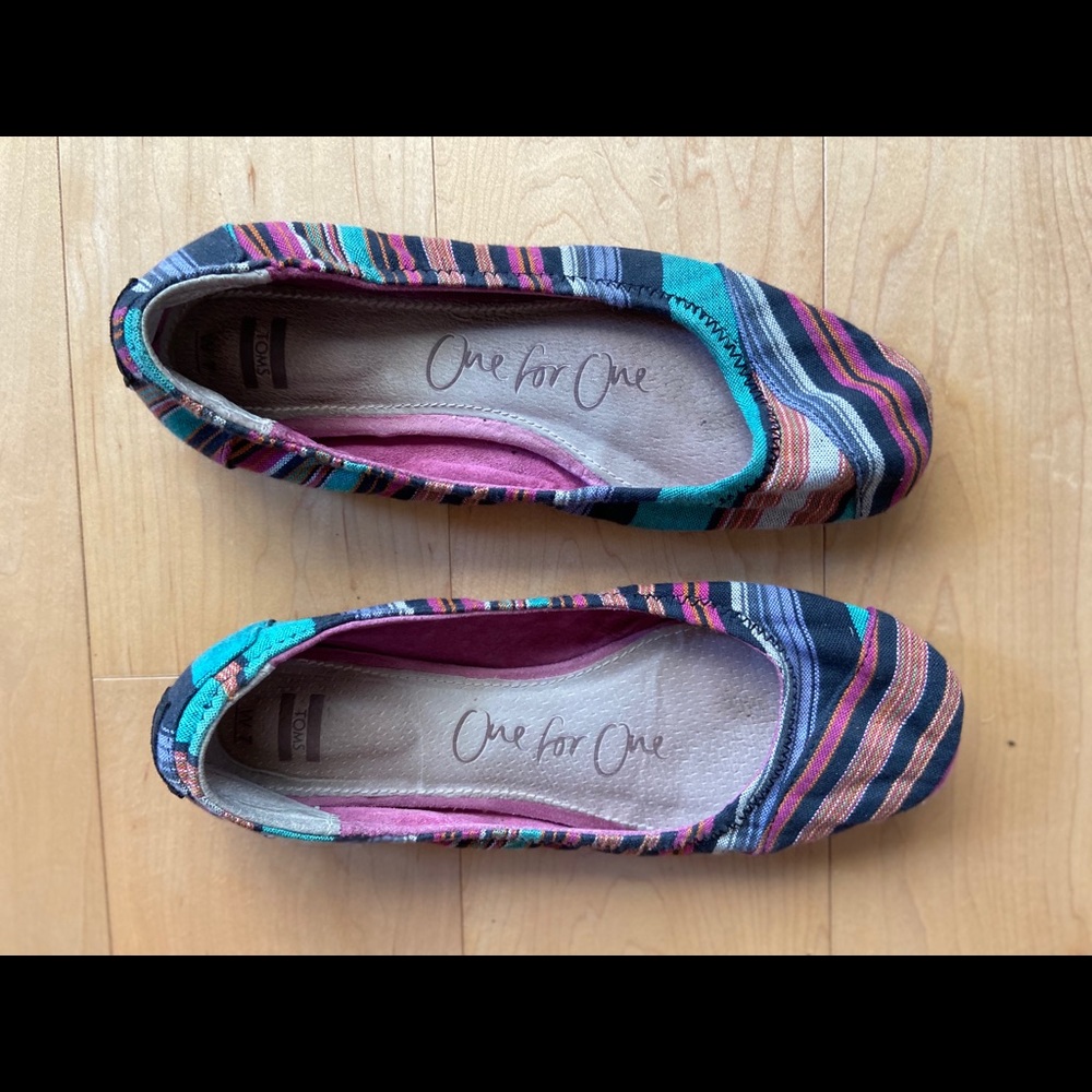 TOMS Flats used